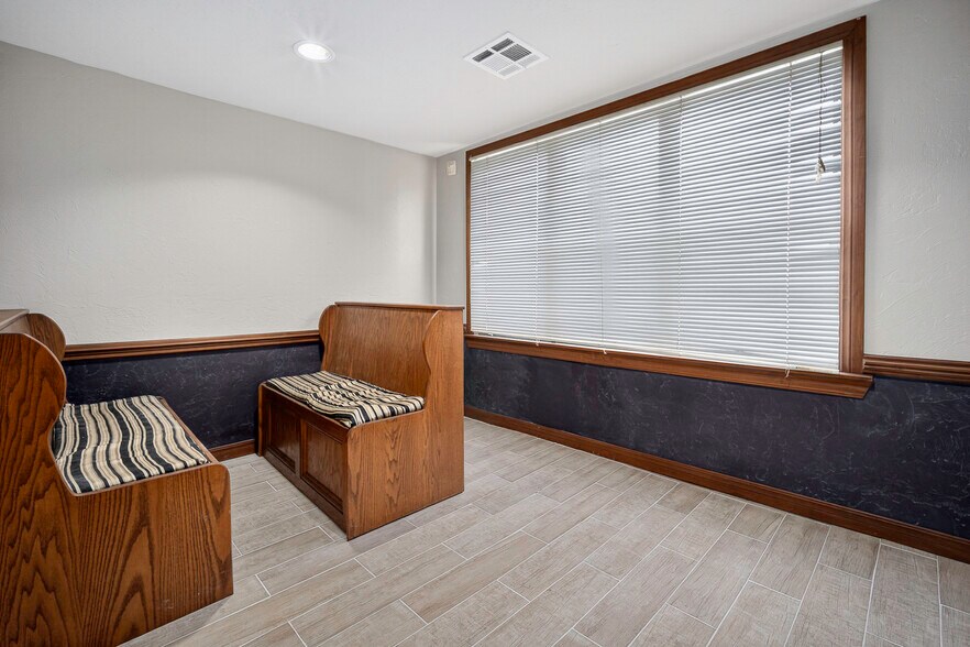 More Photos Of 2127 SE 44th St, Oklahoma City Service For Sale