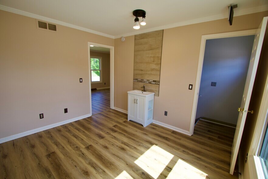 More Photos Of 123 N Jackson St, Janesville Office For Sale