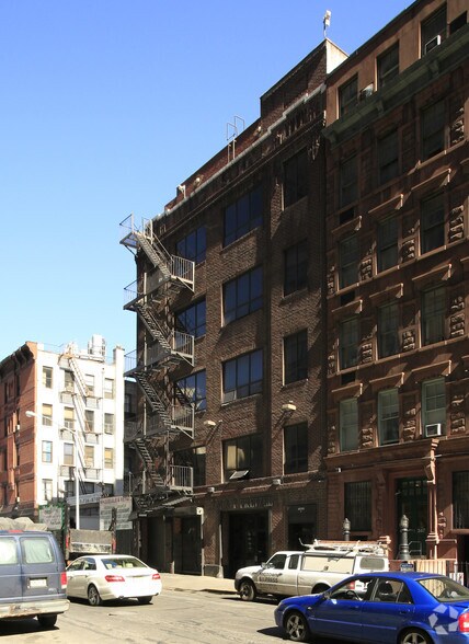 More Photos Of 349 W 37th St, New York Warehouse For Lease