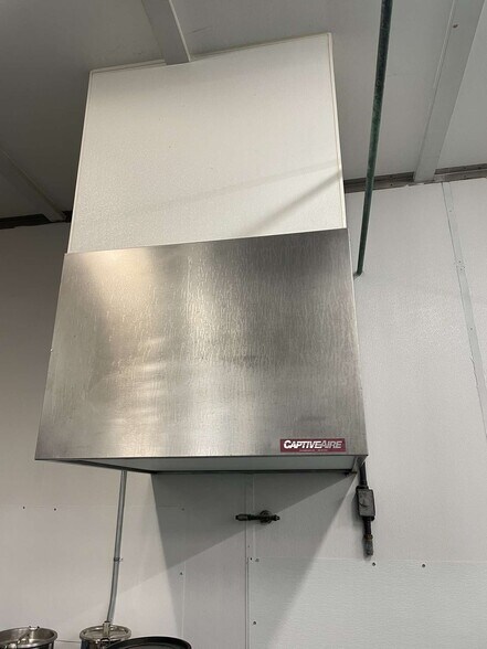 More Photos Of 10527 NE Sandy Blvd, Portland Warehouse For Sale