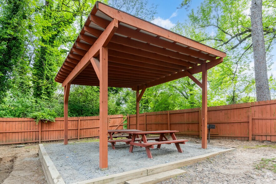 More Photos Of 340-352 Dixie Hills Cir, Atlanta Apartments For Sale