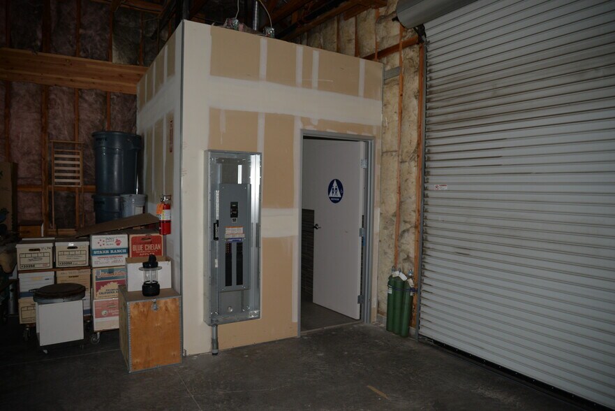 More Photos Of 22085 Commerce Way, Grand Terrace Storefront Retail Office For Lease