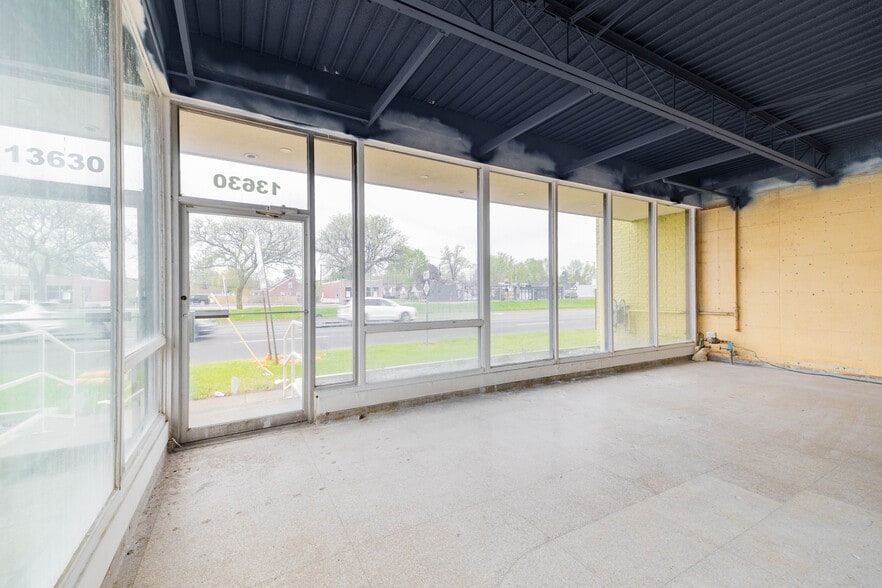 More Photos Of 13630 W Eight Mile Rd, Oak Park Freestanding For Lease