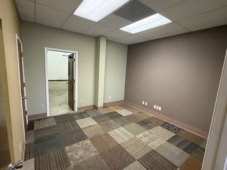 More Photos Of 9225 Ulmerton Rd, Largo Light Manufacturing For Sale