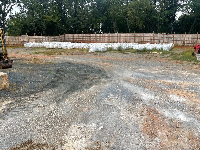 More Photos Of 3376 Forest Rd, Bedford Flex For Lease