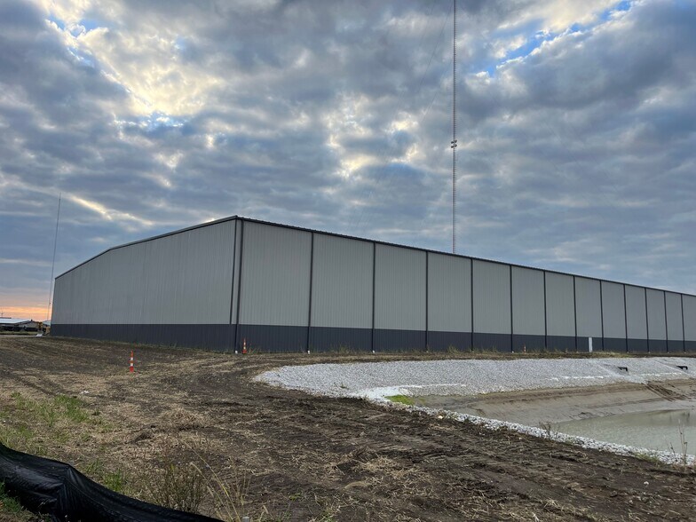 More Photos Of 4250 Corduroy, Oregon Manufacturing For Lease