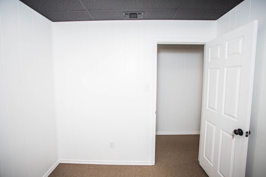 More Photos Of 2811 74th St, Lubbock Office Residential For Sale