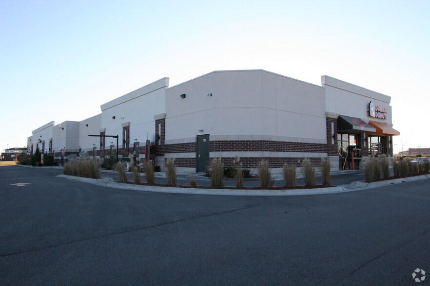 More Photos Of 2933 Kirk Rd, Aurora Freestanding For Lease