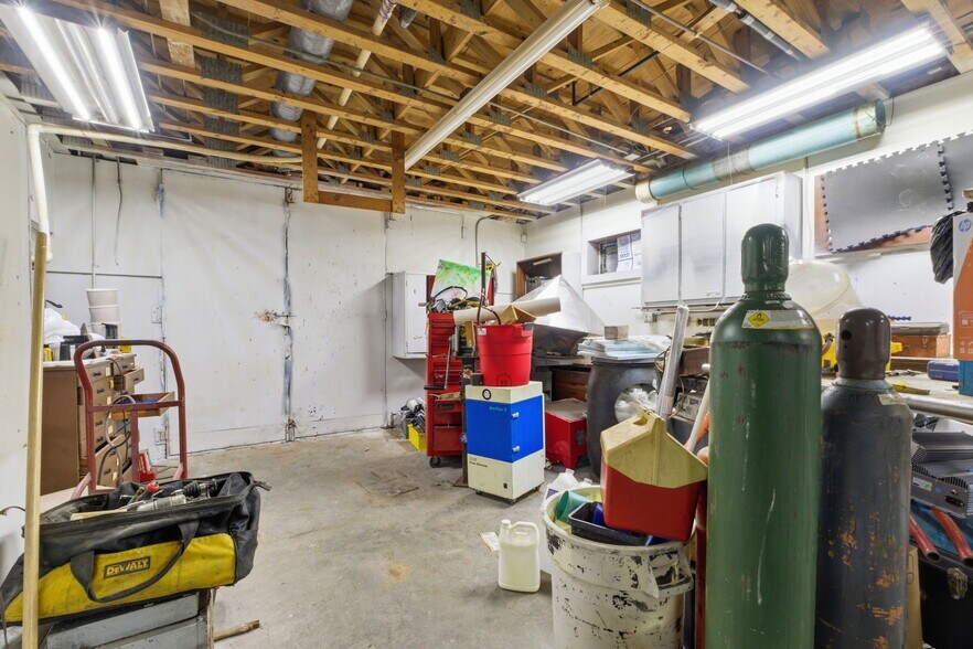 More Photos Of 2122 S Glenstone Ave, Springfield Freestanding For Sale