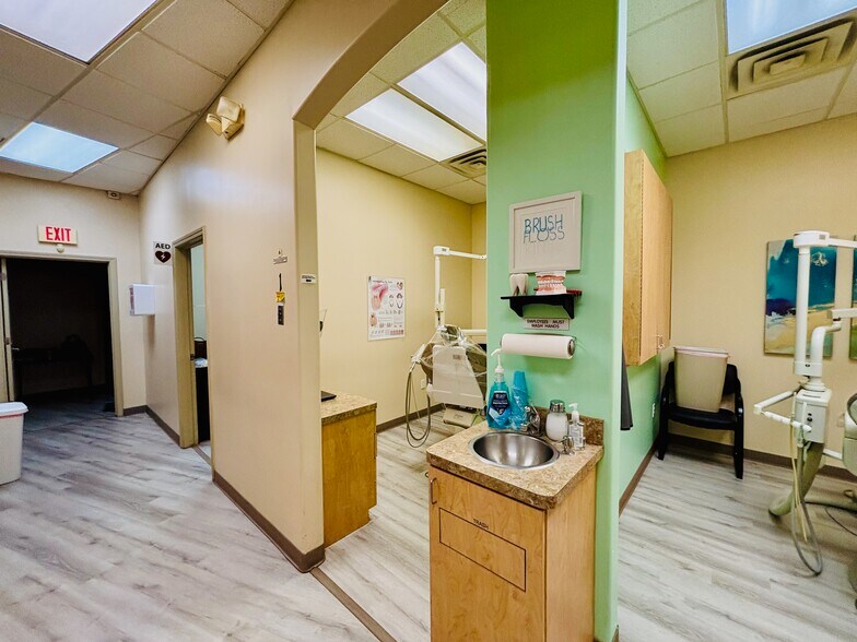 More Photos Of 7601 W Sam Houston S, Houston Unknown For Lease
