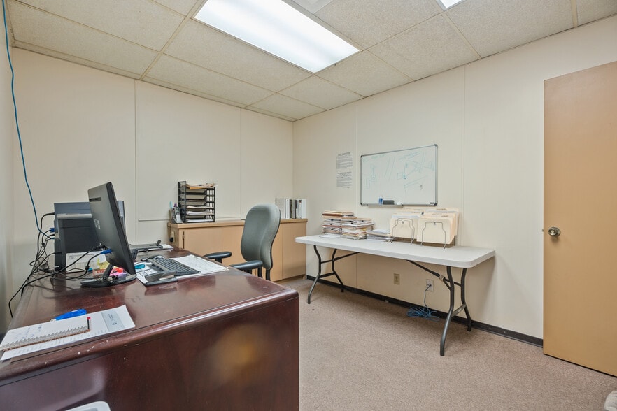 More Photos Of 915 Orange St, La Marque Office For Sale