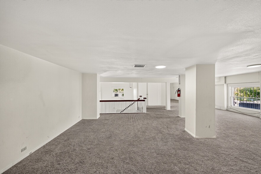 More Photos Of 1300-1340 Broadway Ave, Atwater Storefront For Lease