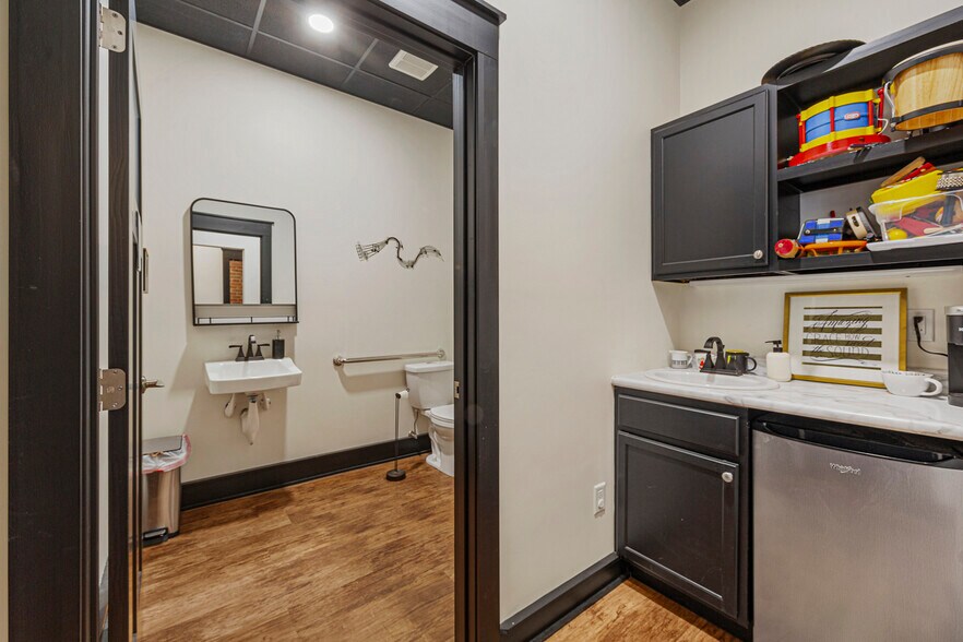 More Photos Of 106 N Main St, Le Sueur Office Residential For Sale