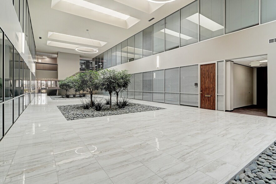 More Photos Of 450 N Sam Houston Pky E, Houston Medical For Lease