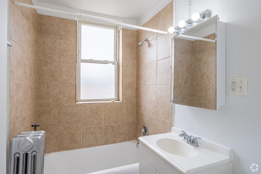 More Photos Of 5501 W Washington Blvd, Chicago Apartments For Sale