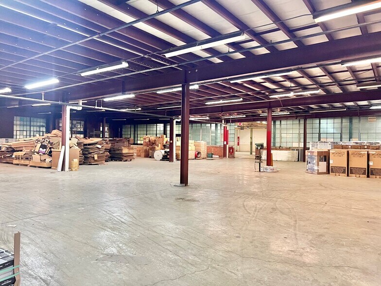 More Photos Of 521 S Market St, Galion Manufacturing For Lease