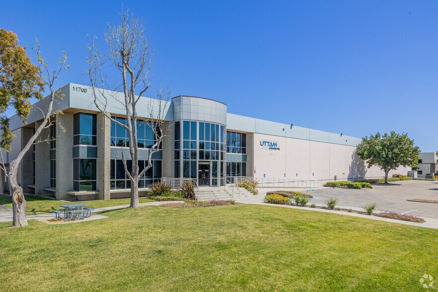 More Photos Of 11700 Monarch St, Garden Grove Warehouse For Sale