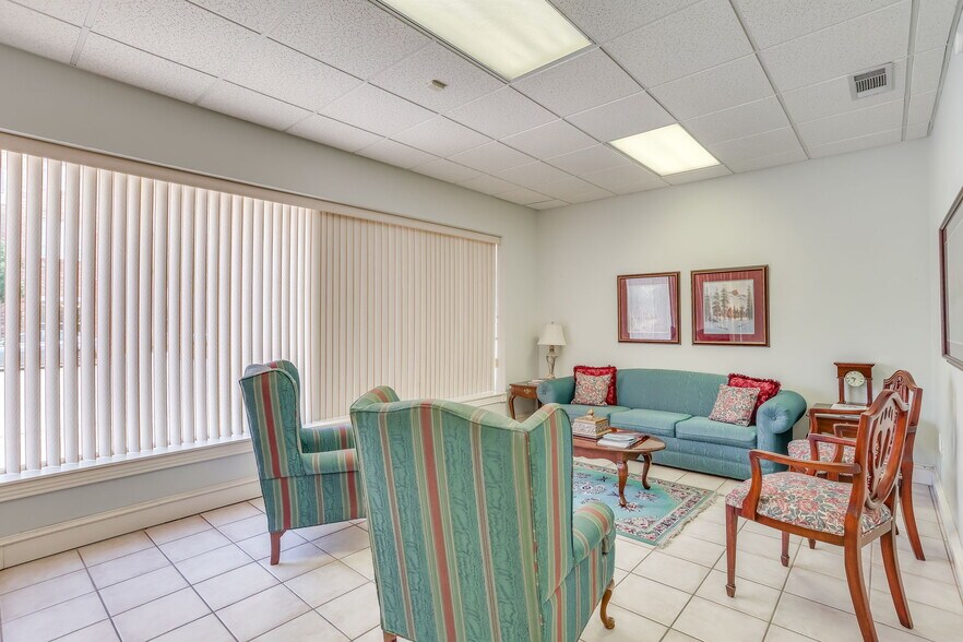 More Photos Of 1065 W Magnolia Ave, Fort Worth Office For Lease