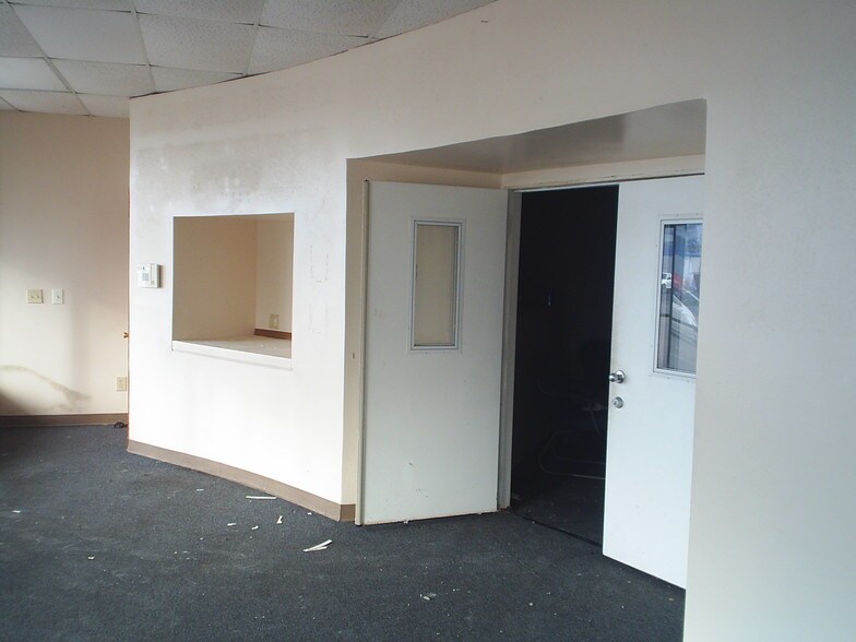 More Photos Of 1058-1068 Country Club Rd, Columbus General Retail For Sale