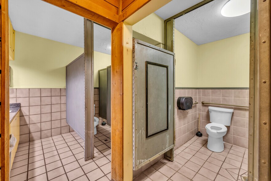 More Photos Of 1390 McQueeney Rd, New Braunfels Sports And Entertainment For Sale