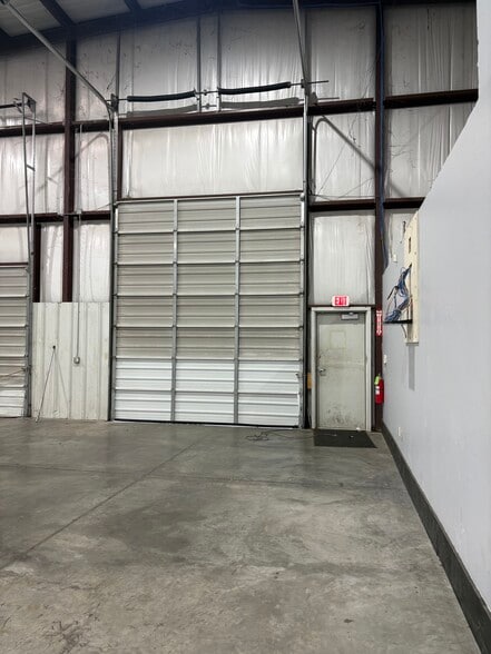 More Photos Of 9708 NW 6th St, Oklahoma City Distribution For Lease