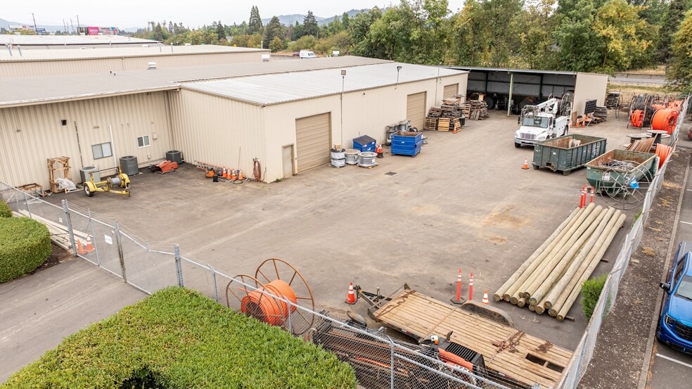 More Photos Of 483 Shelley St, Springfield Warehouse For Lease