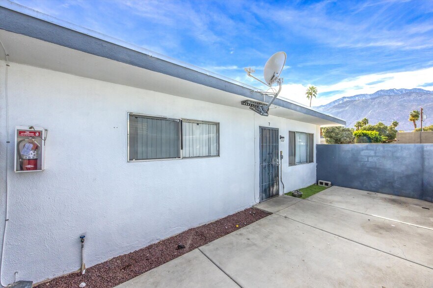 More Photos Of 238 S Saturmino Dr, Palm Springs Apartments For Sale