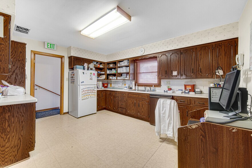 More Photos Of 2331 45th St, Highland Medical For Sale