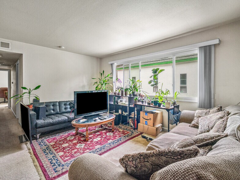 More Photos Of 718 13th St, Sacramento Apartments For Sale