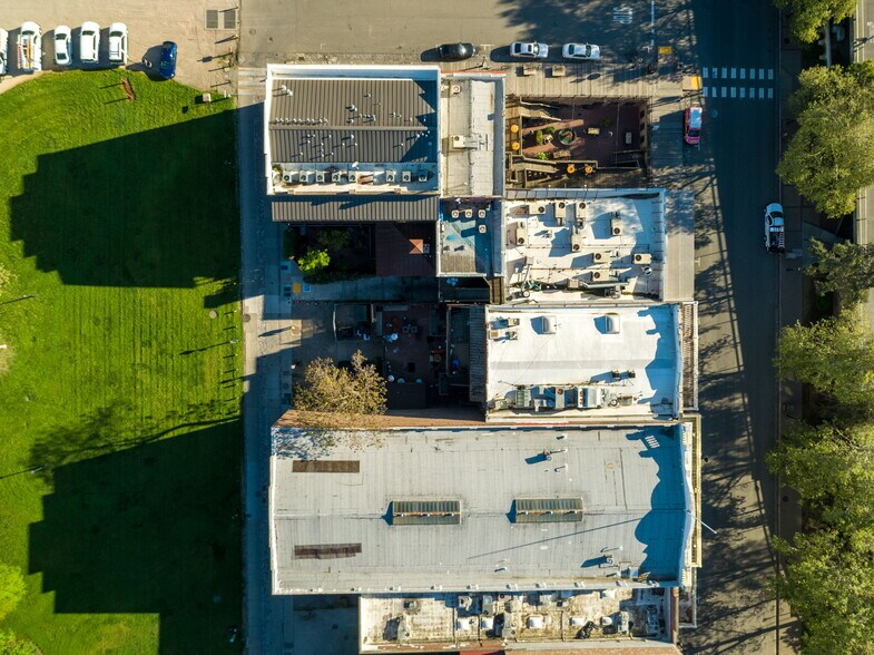 More Photos Of 910 2nd St, Sacramento Bar For Sale