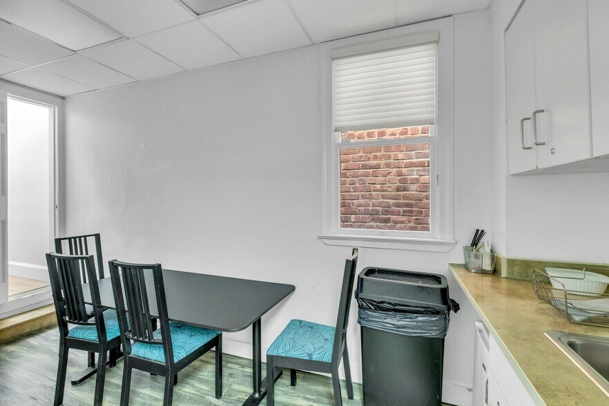 More Photos Of 139 Plandome Rd, Manhasset Medical For Sale