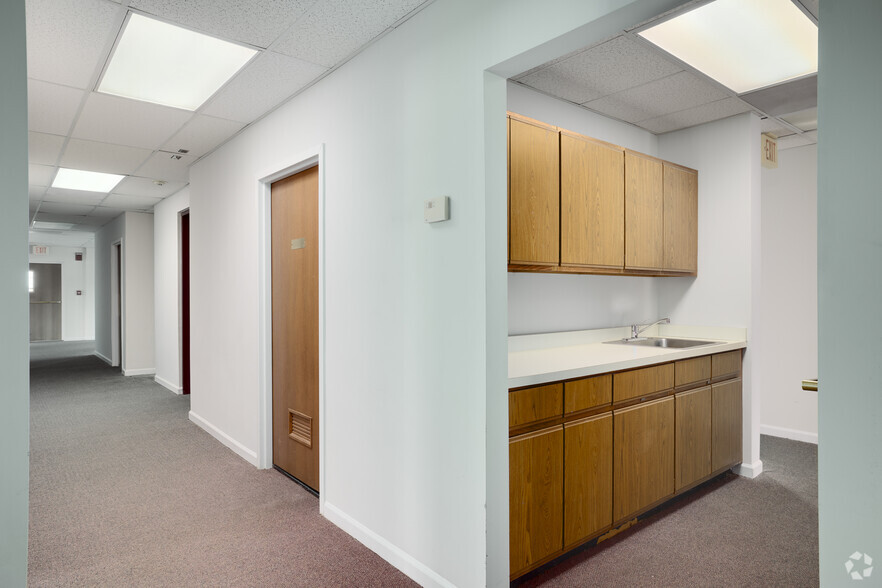 More Photos Of 8802 Sudley Rd, Manassas Medical For Lease
