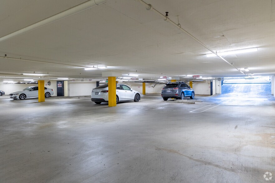 More Photos Of 600 W Broadway, Glendale Office For Lease