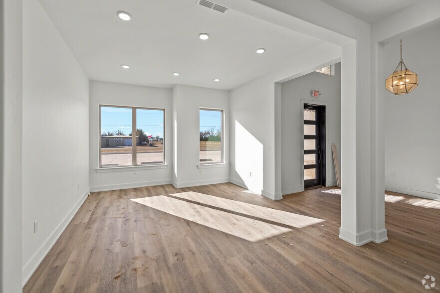 More Photos Of 5506 114th St, Lubbock Office For Sale