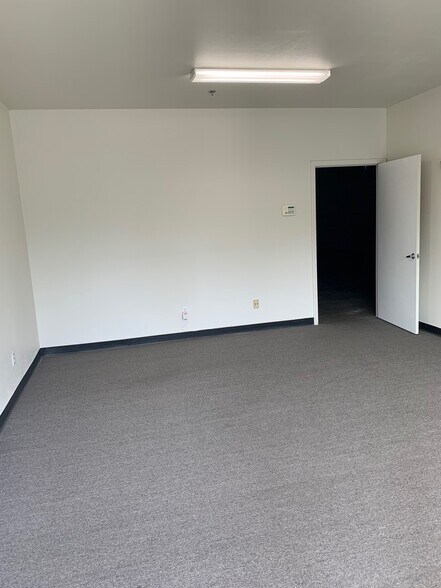 More Photos Of 6100 Enterprise Dr, Diamond Springs Light Distribution For Lease