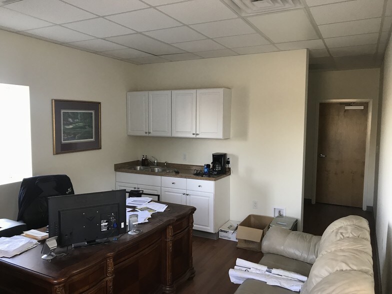 More Photos Of 128 Pipemakers Cir, Pooler Light Distribution For Lease