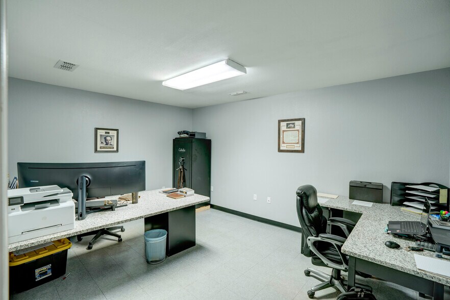More Photos Of 11578 Airway Blvd, Roanoke Warehouse For Sale