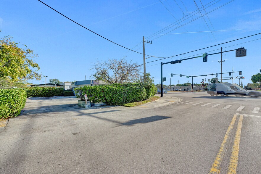 More Photos Of 3311 N Dixie Hwy, Pompano Beach Freestanding For Lease