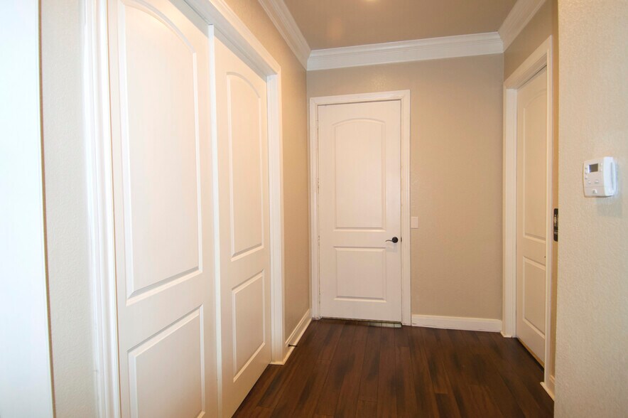 More Photos Of 1150 Bromberg St, Mineola Office For Lease