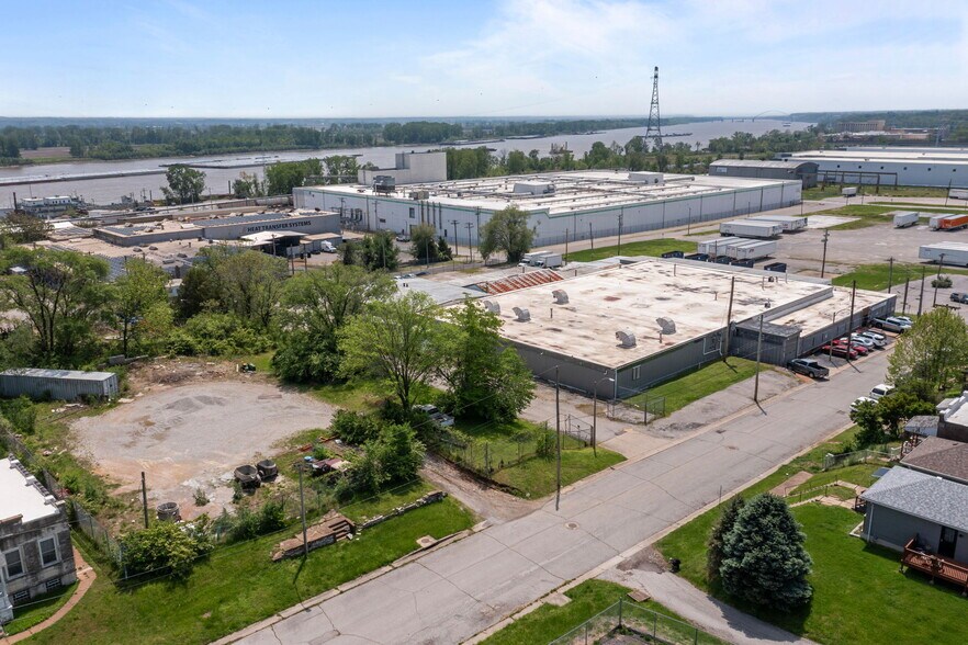 More Photos Of 8122 Reilly Ave, Saint Louis Manufacturing For Sale