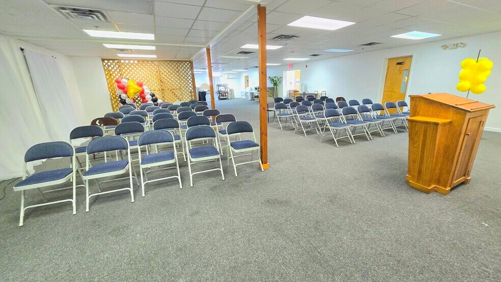 More Photos Of 1803 57th Ave W, Bradenton Religious Facility For Lease