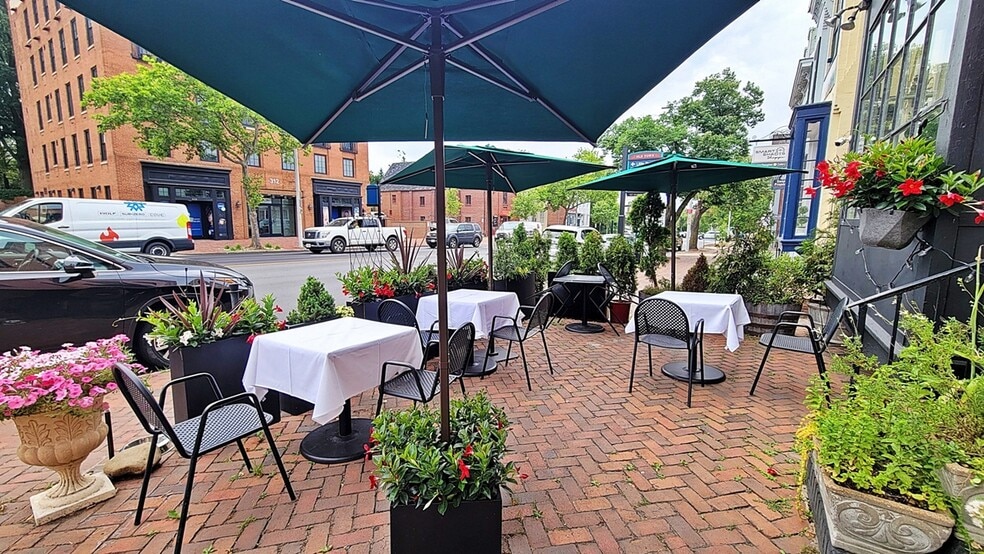 More Photos Of 305 S Washington St, Alexandria Restaurant For Lease