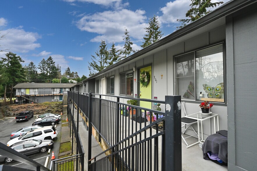 More Photos Of 10500 51st Ave S, Seattle Apartments For Sale