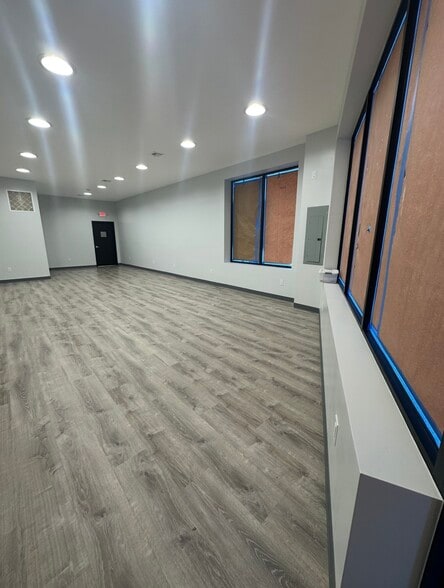 More Photos Of 506-508 Henderson Ave, Staten Island Storefront For Lease