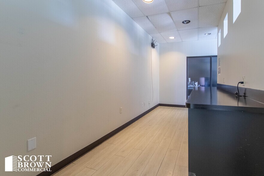 More Photos Of 10810 Alder Cir, Dallas Light Manufacturing For Lease