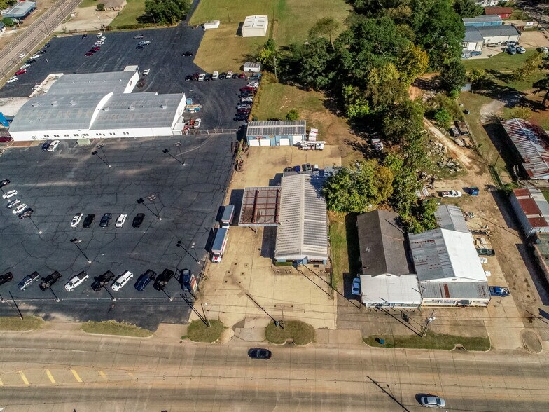 More Photos Of 1428 N Jefferson Ave, Mount Pleasant Freestanding For Sale