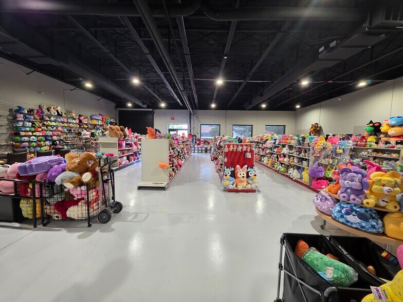 More Photos Of 2200 2nd Ave S, Saint Petersburg Flex For Lease