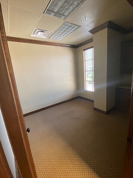 More Photos Of 307 E Danforth Rd, Edmond Office Residential For Sale
