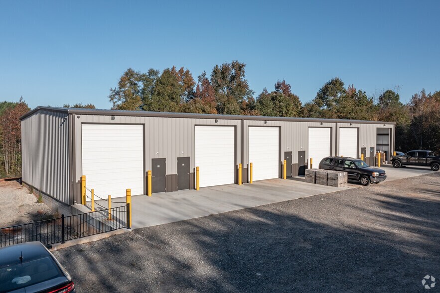 Primary Photo Of 1729 Locust Hill Rd, Greer Showroom For Lease