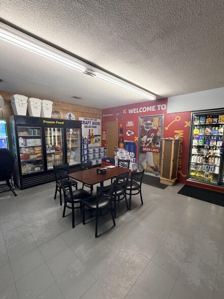 More Photos Of 201 S Highway 63, Freeburg Convenience Store For Sale